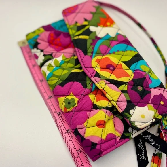 Vera Bradley Floral Quilted Wallet Crossbody – Spacious & Stylish - Picture 8 of 9